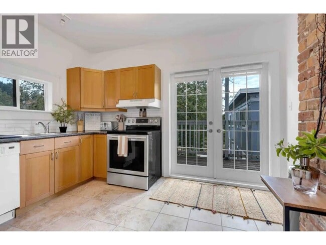 Photo du bâtiment - 1549 Maple St