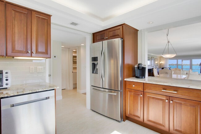 Building Photo - 60 Yacht Club Dr