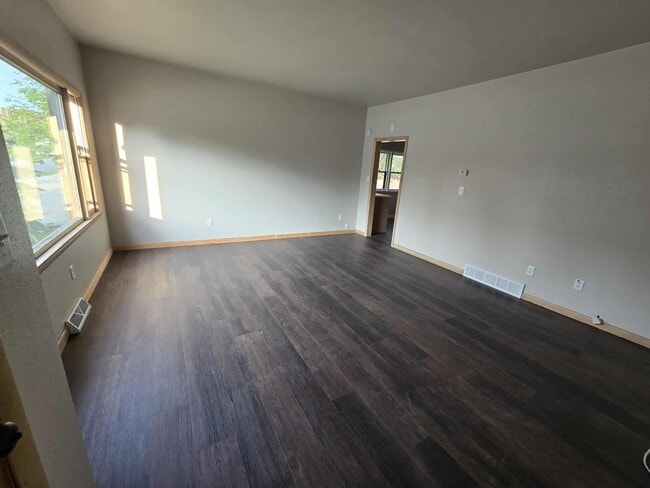 Building Photo - 1813 Wisconsin St
