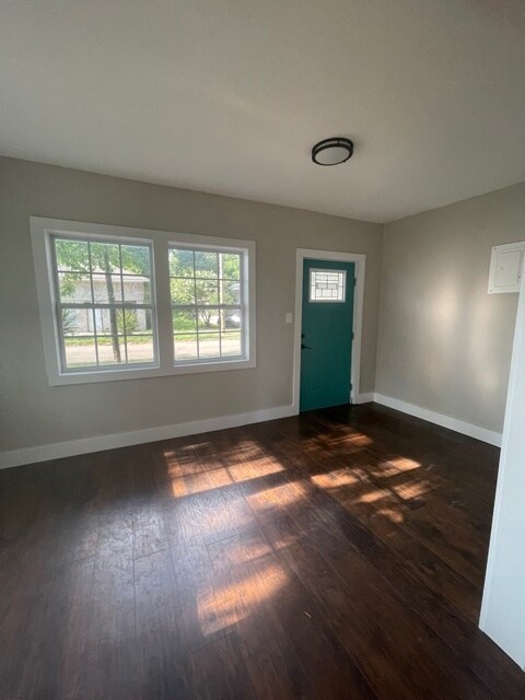 Foto del edificio - 827 W Monroe Ave