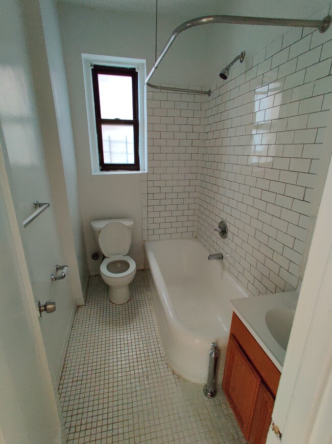 Building Photo - 2162 Barnes Ave