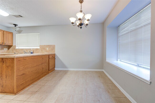 Foto del edificio - 3322 Larkwood Ln