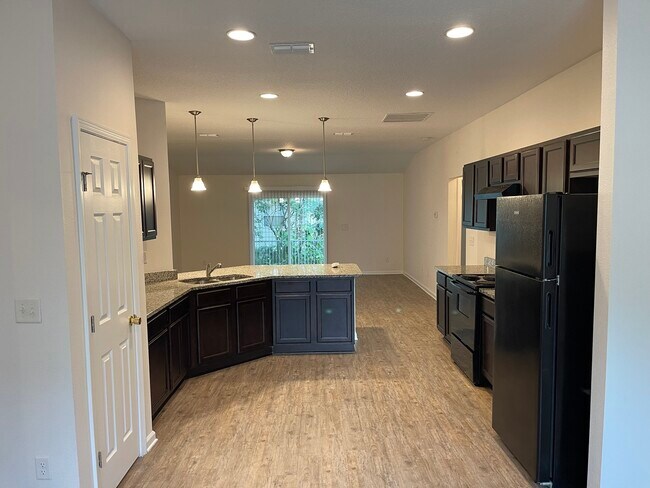 Cocina - 2335 Johnson Ave