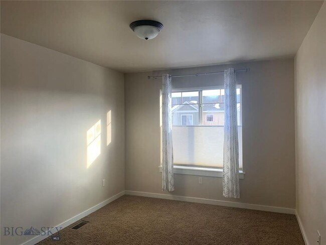 Building Photo - 796 Quail Run Road Unit C