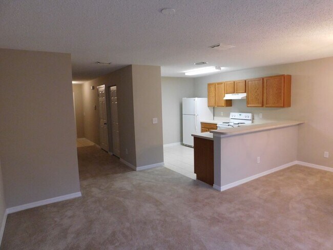 Building Photo - 2 BEDROOM 2.5 BATH TOWNHOUSE LAND O LAKES