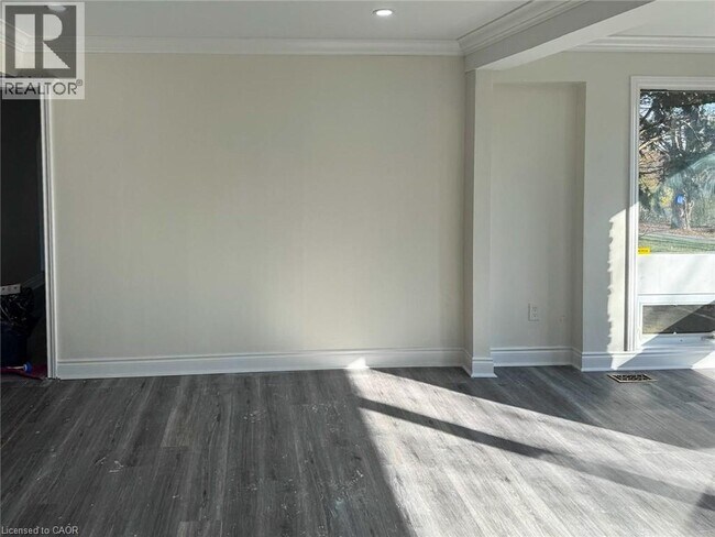 Photo du bâtiment - 375 Blue Lake Rd