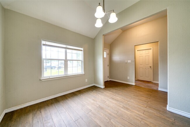 Foto del edificio - 319 Dreamland Ave
