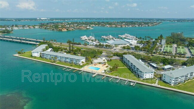 Building Photo - 771 John Ringling Blvd