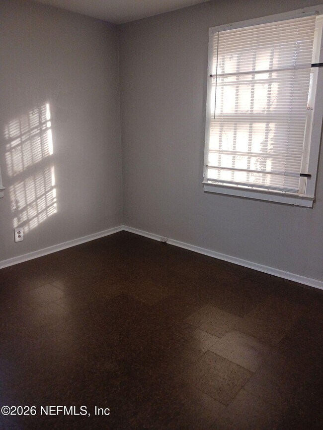 Foto del edificio - 1358 W 23rd St