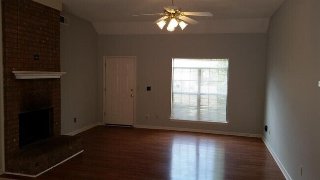 Foto del edificio - 5428 Gardendale St