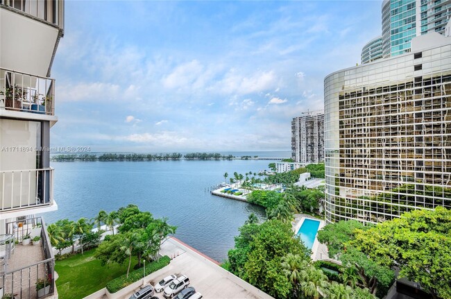 Foto del edificio - 1925 Brickell Ave