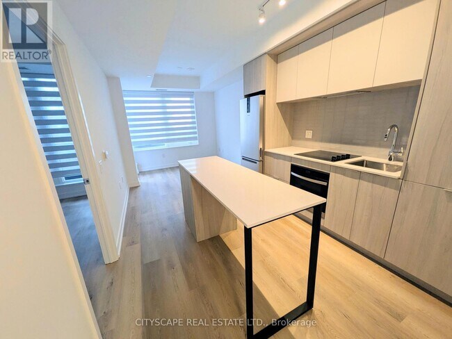 Photo du bâtiment - 395 Square One Dr