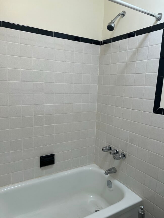 Baño - 553 W 148th St