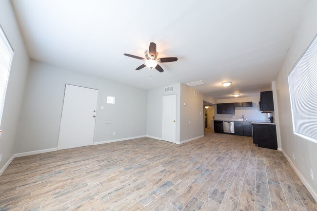 Sala de estar - 1501-1503 E Harvard St