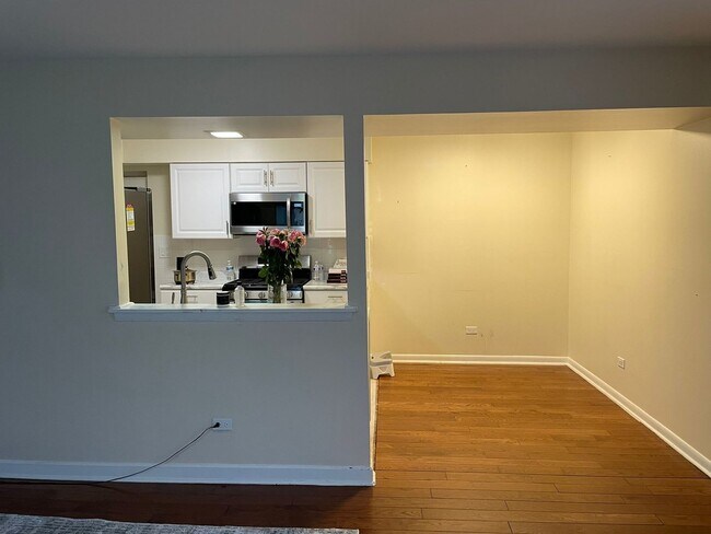 Building Photo - 587 Lotus Ct