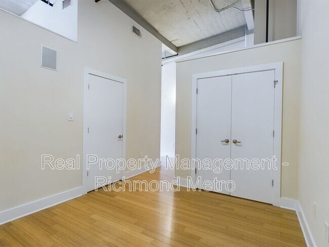 Building Photo - 815 Perry St