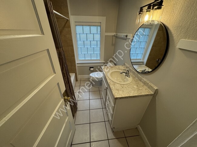 Foto del edificio - 321 Kinsmoor Ave