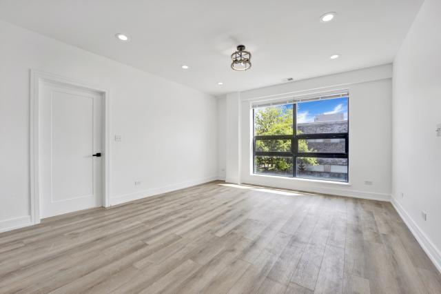 Building Photo - 2 bedroom in Chicago IL 60630