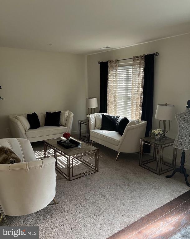 Foto del edificio - 7310 Wood Pond Cir