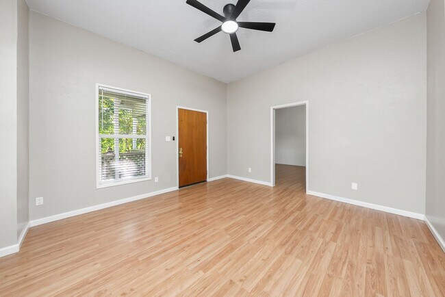 Foto del edificio - Charming 2-bedroom, 1-bathroom in Roseville