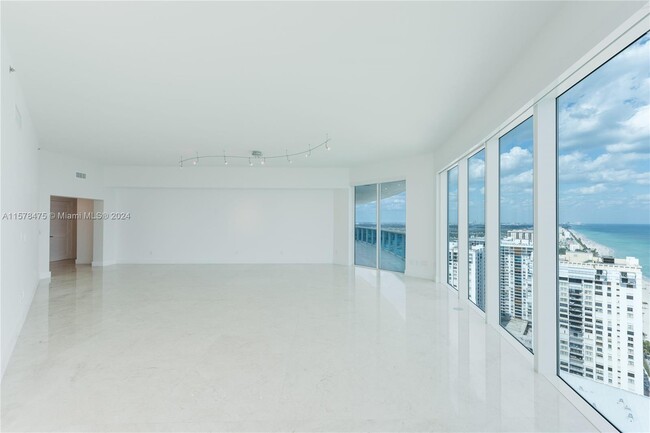 Building Photo - 2711 S Ocean Dr