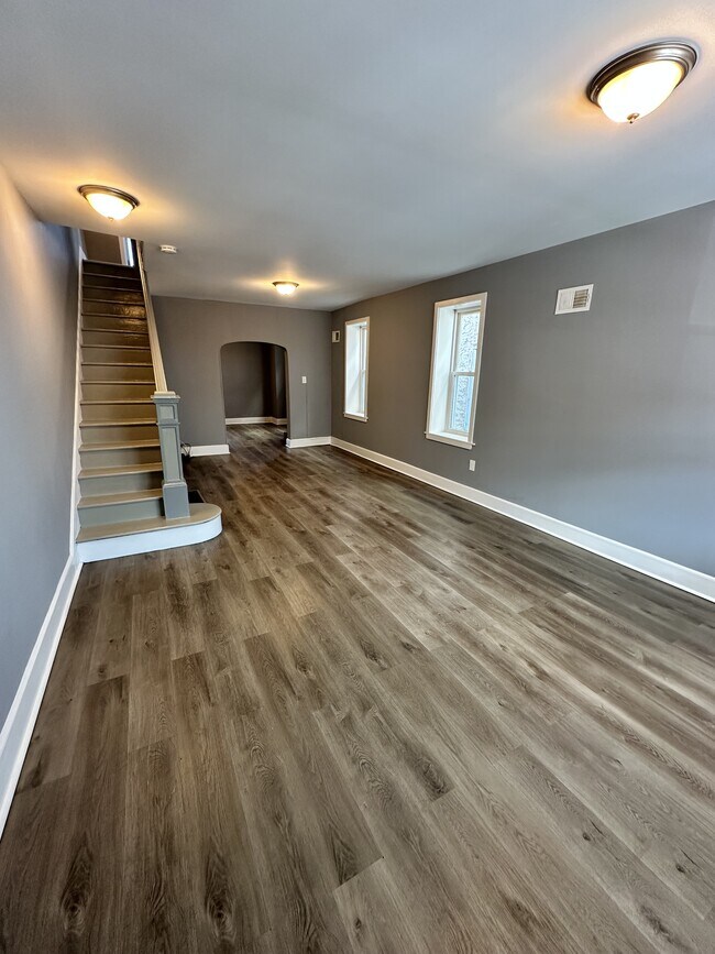 Foto del edificio - 218 W 5th St