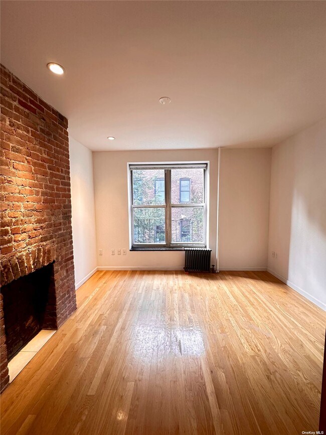 Foto del edificio - 528 W 46th St