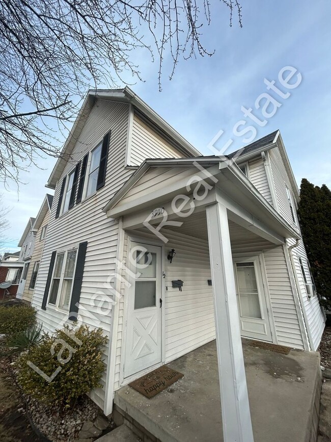 Building Photo - 1439 Vassar Dr