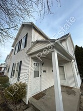 Building Photo - 1439 Vassar Dr