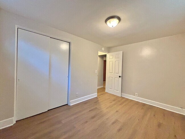 Foto del edificio - 3729-3731 Oakland - UNIT 6