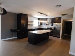 Building Photo - 6602 E Lewis Ave