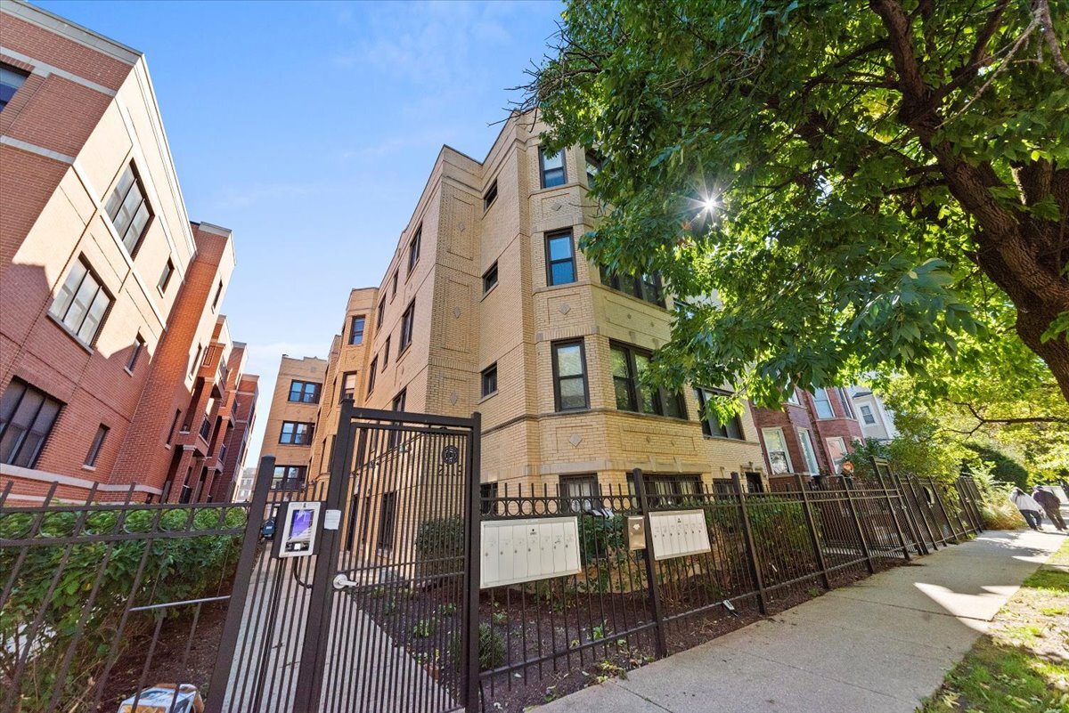 Primary Photo - 2120 N Campbell Ave