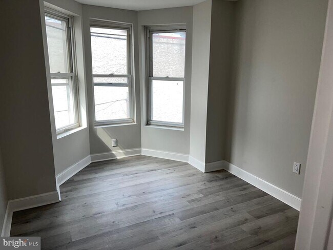 Foto del edificio - 223 E Cambria St