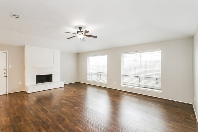 Foto del edificio - 7311 Skybright Ln