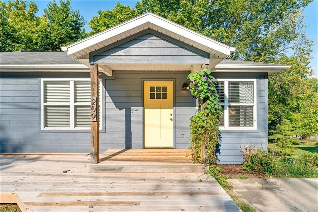 Foto principal - 209 S Willow Ave