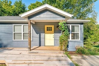 Building Photo - 209 S Willow Ave