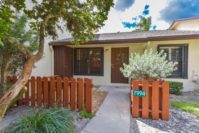 Building Photo - 7994 SE Villa Cir