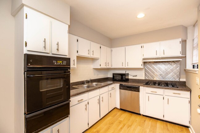Foto del edificio - 1329 W Touhy Ave