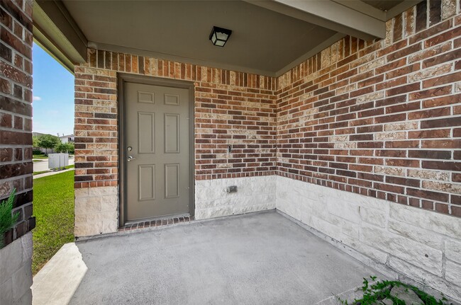 Building Photo - 2730 Skyview Silver Dr