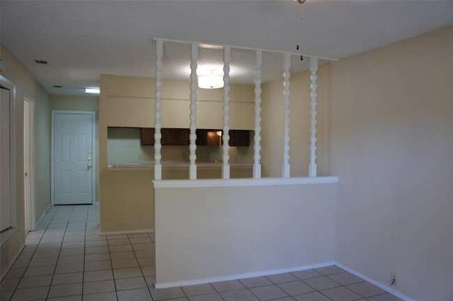 Building Photo - 2500 Parker Dr