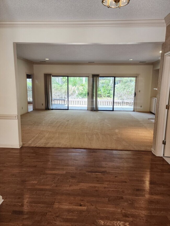Foto del edificio - **AVAILABLE IN JUNE ** Landings Executive 3 Bedroom home