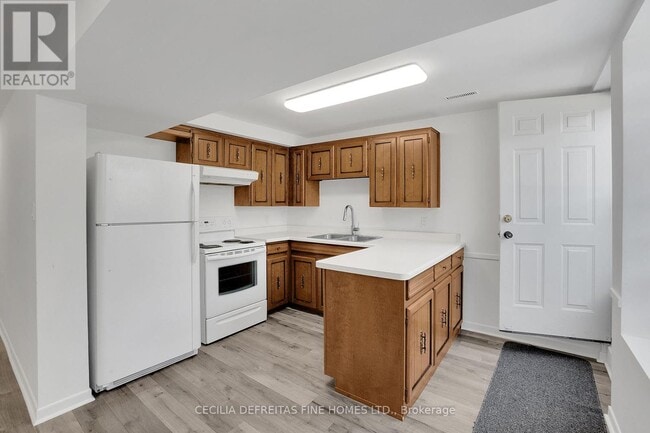 Building Photo - 54 Ashburn Crescent
