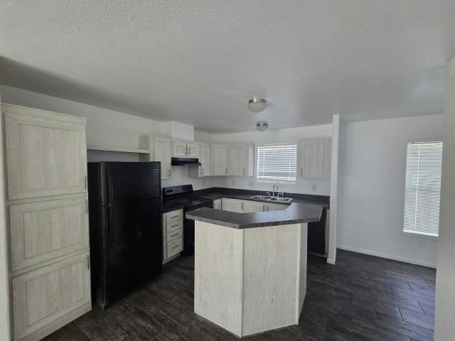 Building Photo - 6105 E Sahara Ave