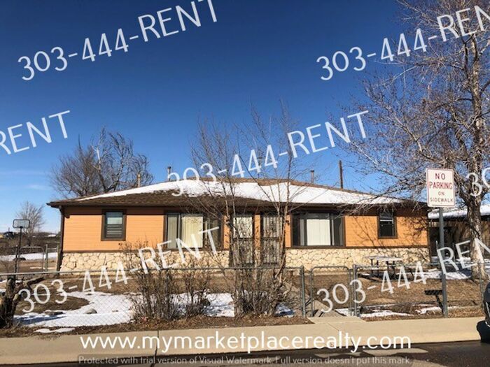 Primary Photo - 2 Bedroom & 1 Bathroom Duplex in Brighton!