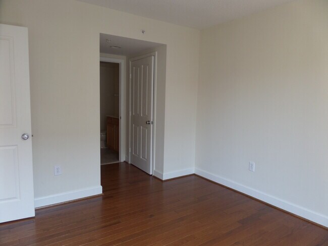 Building Photo - 1205 N Garfield St