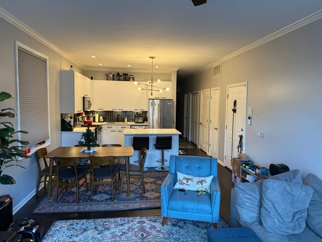 Building Photo - 2117 W Rice St