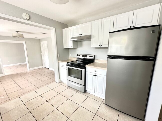 Kitchen - 2190 Hawthorne St