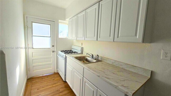 Foto del edificio - 660 84th St