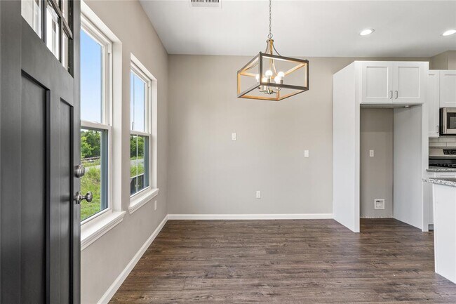 Foto del edificio - 8122 Sandhurst Dr