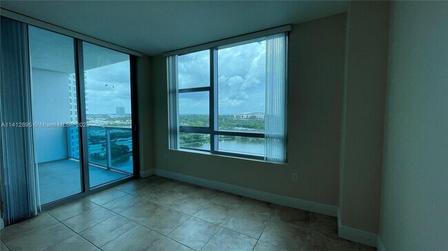Building Photo - 2641 N Flamingo Rd